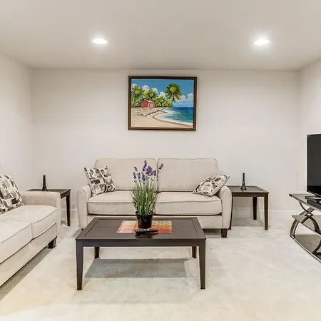 12 Mi To Hospitals Modern Apartment In Aurora!